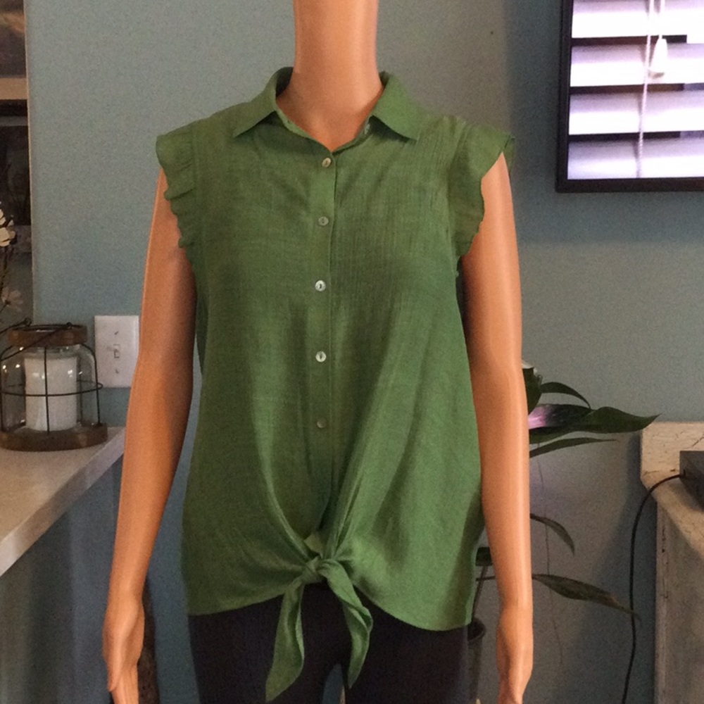 Spring green sleeveless tie front top